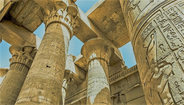 What is Egypt most famous monument?